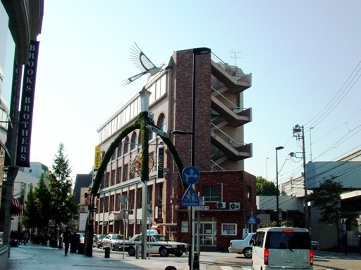 �����E���؊X�w���i