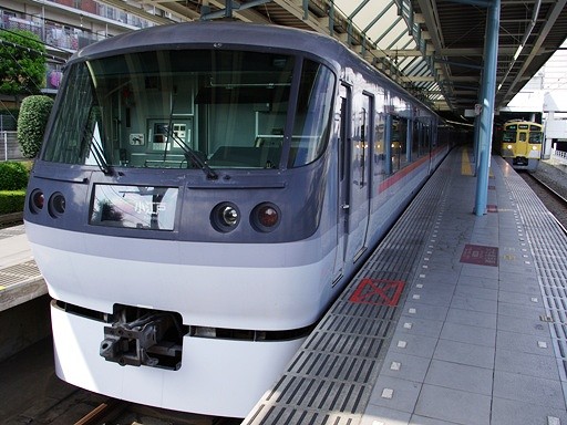 ���}���]��(�{��z�w)