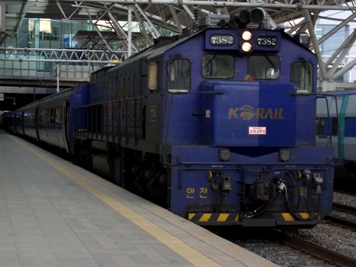 7300�n7382(�\�E���w)